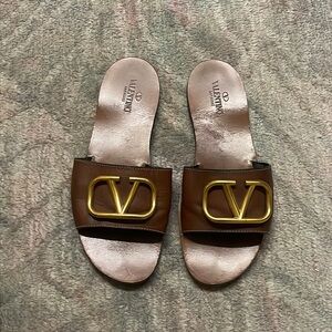 Valentino V slides